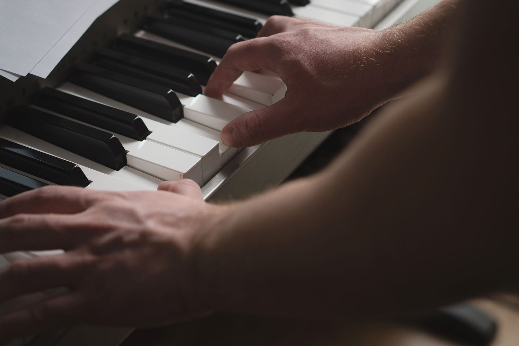 Beginner piano lessons for adults